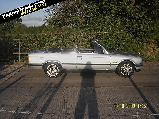 bmw 325i e30 convertible. gleaming E30 BMW 325i