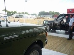 Original Rangie looks over towards somewhat less earthy MY 2011 car