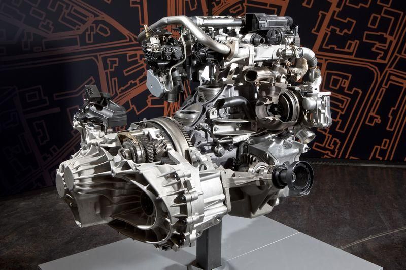 Click to enlarge The 2.2 turbodiesel with gearbox