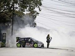 Tyre smoke, donuts ... seem familiar?