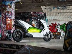 An urban scooter in a, erm, 'urban' setting...