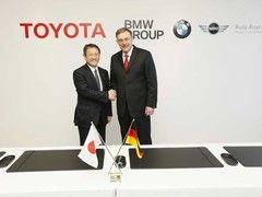 Akio Toyoda and Norbert Reithofer shake on it