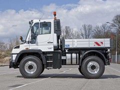 Yep, still unmistakeably a Unimog