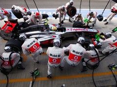 Pirelli lays blame with pit crews and drivers
