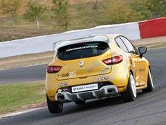 The standard Clio Cup Racer cornering stance