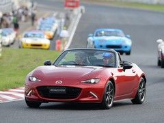 Parade lap with new fourth-gen Roadster