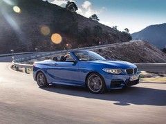 Slow-in, fast-out suits the M235i best