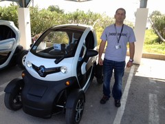 Looking butch next to a Twizy is not easy