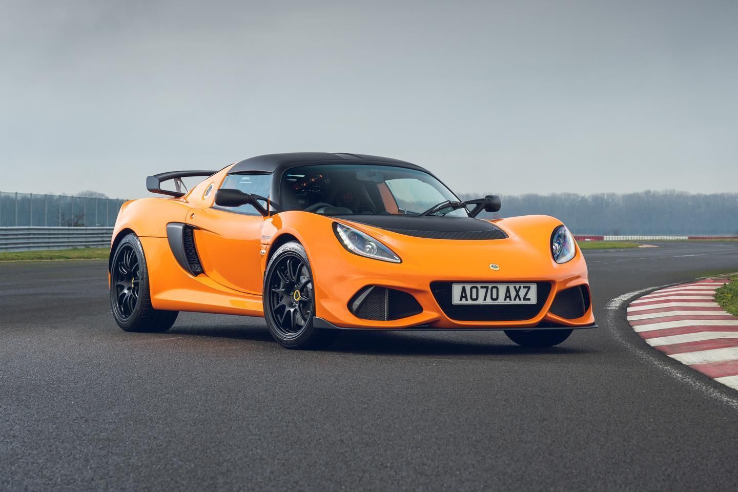 Last-ever Lotus Elise goes to its namesake - PistonHeads UK