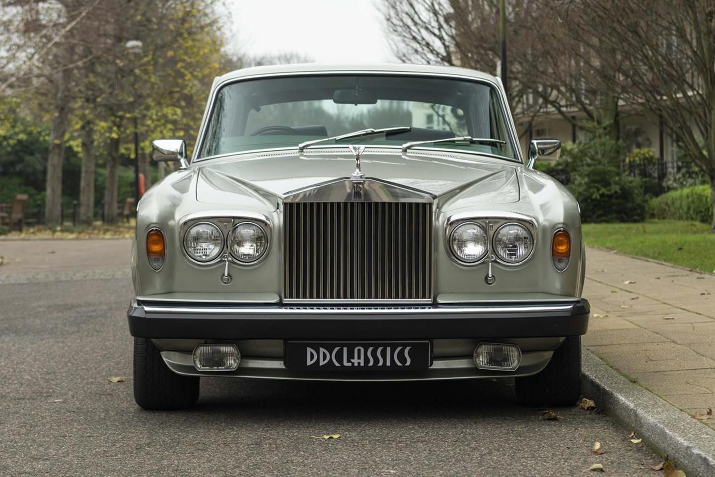 MurderedOut RollsRoyce Silver Shadow Looks Out Of This World   autoevolution