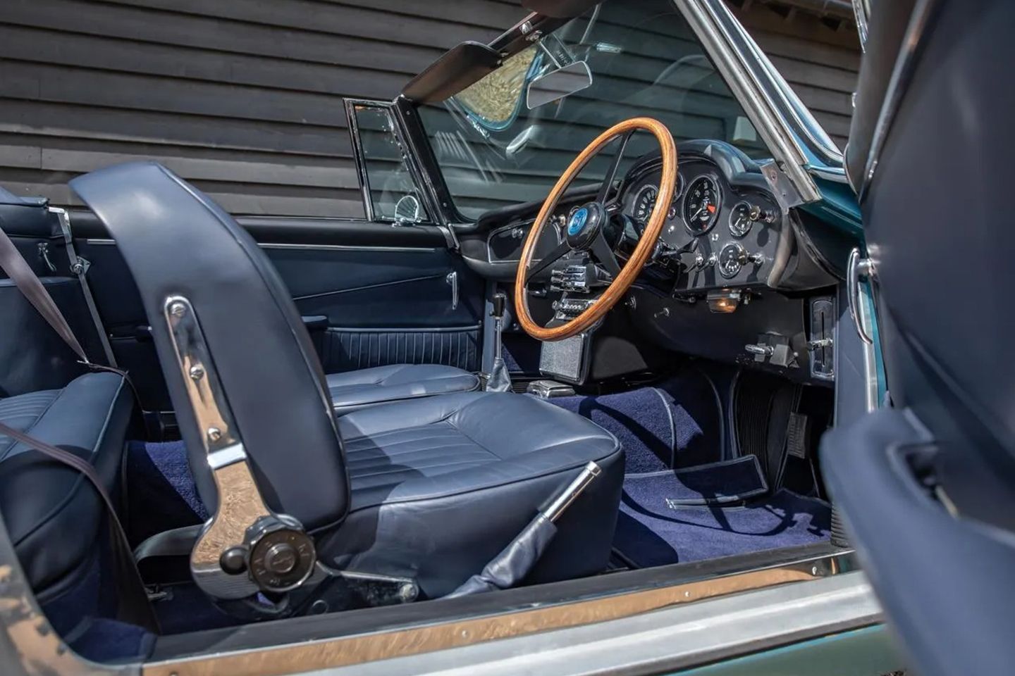 aston martin db5 interior