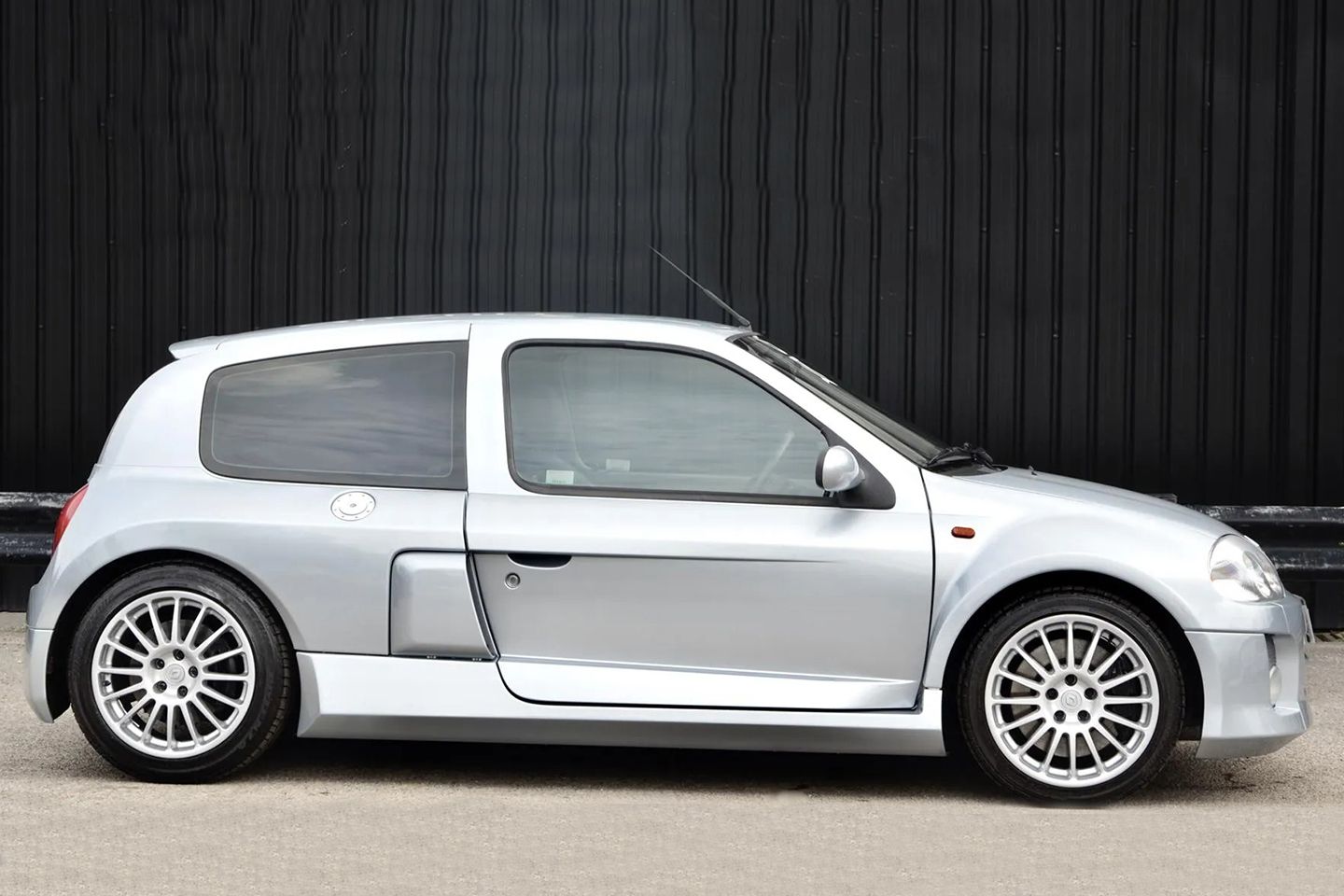 Ervaren persoon rit evolutie Renault Clio V6 | Spotted | PistonHeads UK