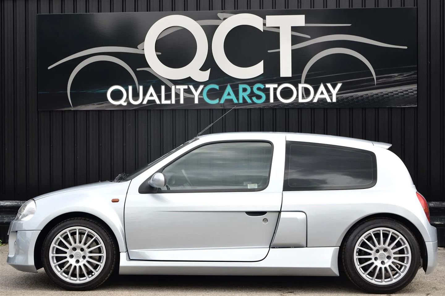 Everything You Heard About the Ridiculous Renault Clio V-6 Is True