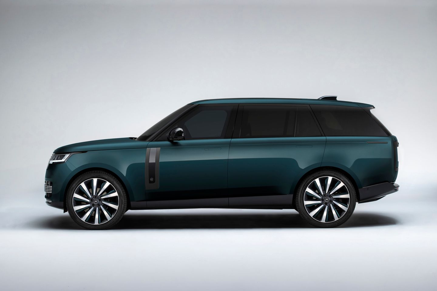 Updated Range Rover SV gets 615hp V8 PistonHeads UK