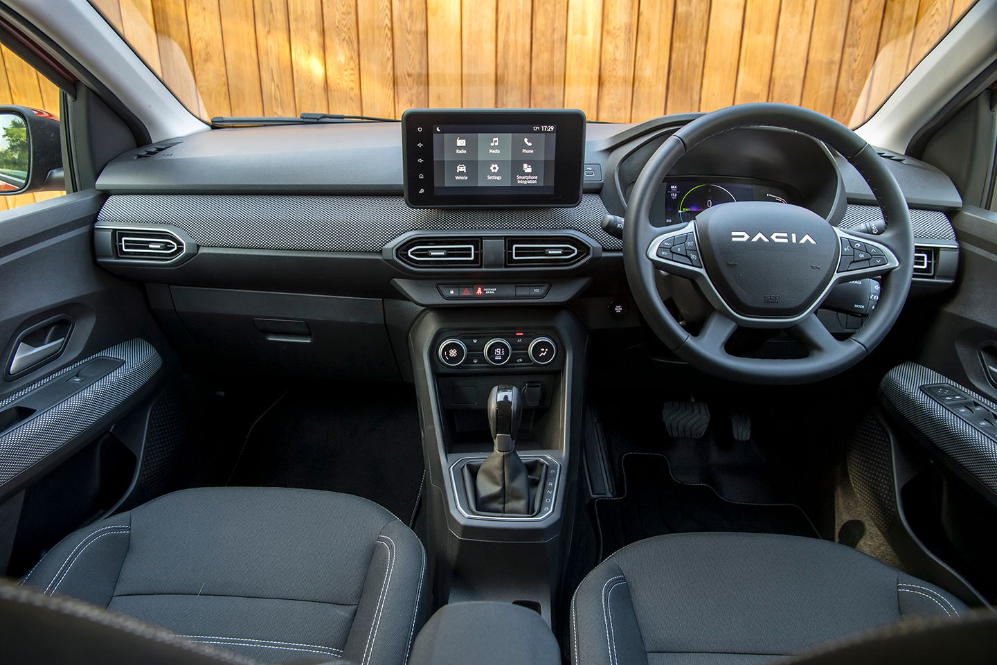 New Dacia Jogger Hybrid 140 2023 review