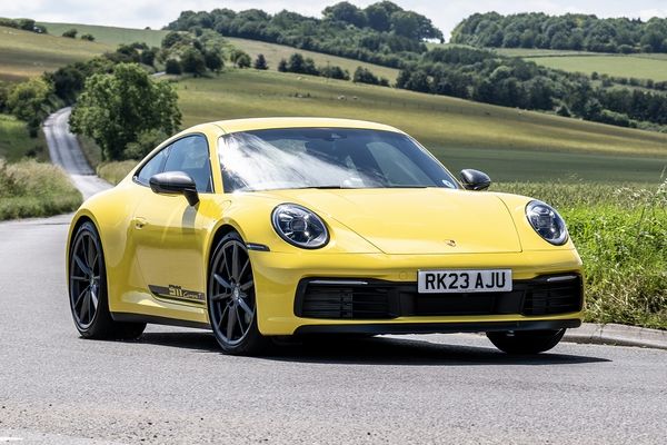 New Porsche 911 Carrera T revealed with seven-speed manual stick