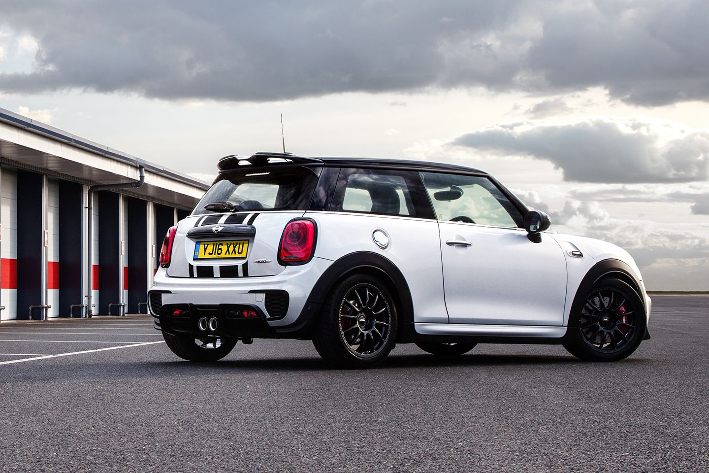 Mini Can't Build Manual Transmission-Equipped Cars Right Now - CNET