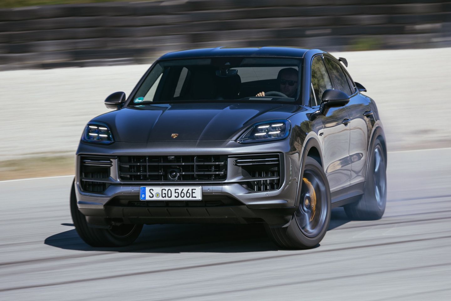 The New 2024 Porsche Cayenne review // New engines, interior and