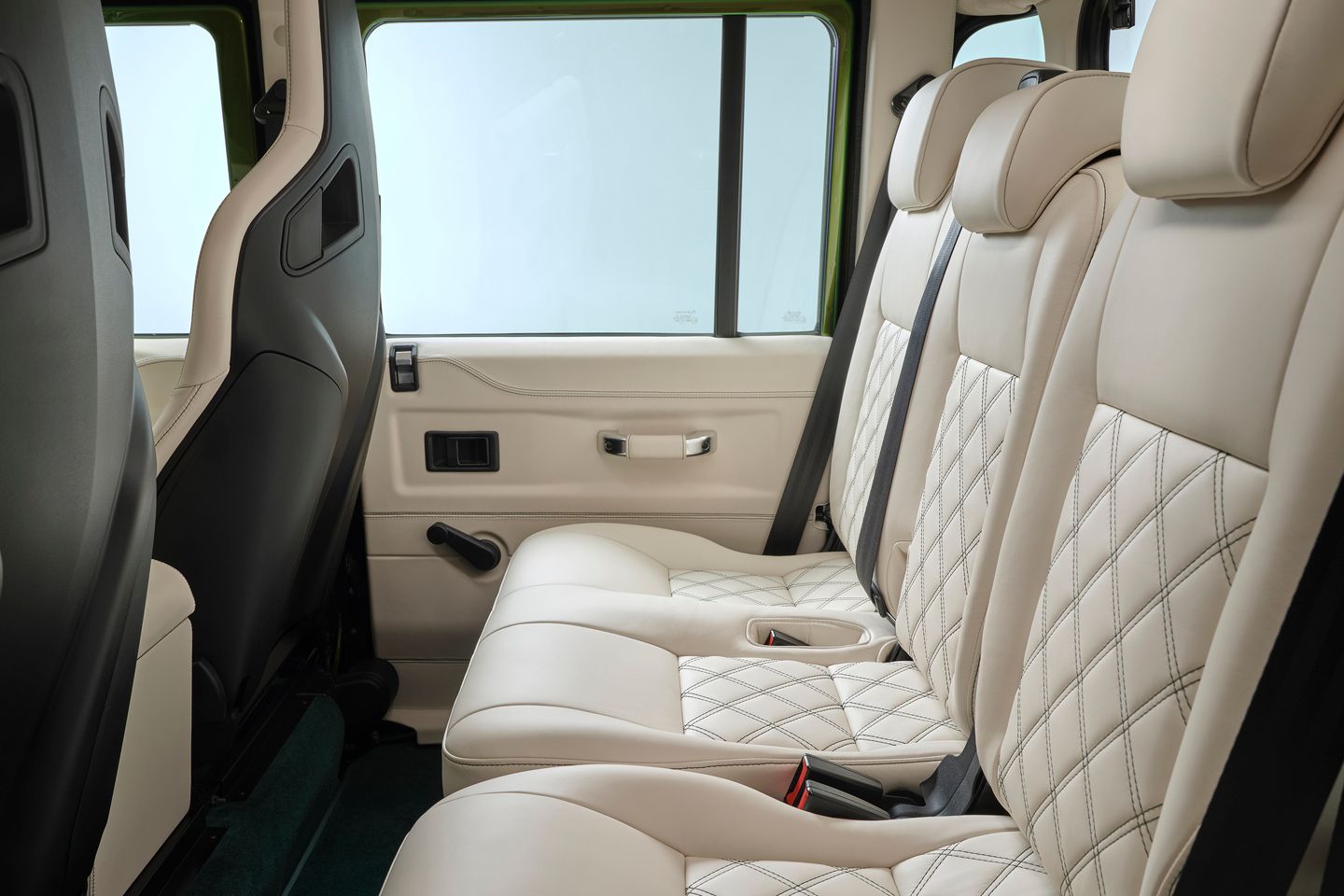 defender-v8-buyers-get-option-of-110-double-cab-pistonheads-uk